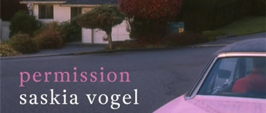 Permission, de Saskia Vogel: una calle y un automóvil rosa en la cubierta